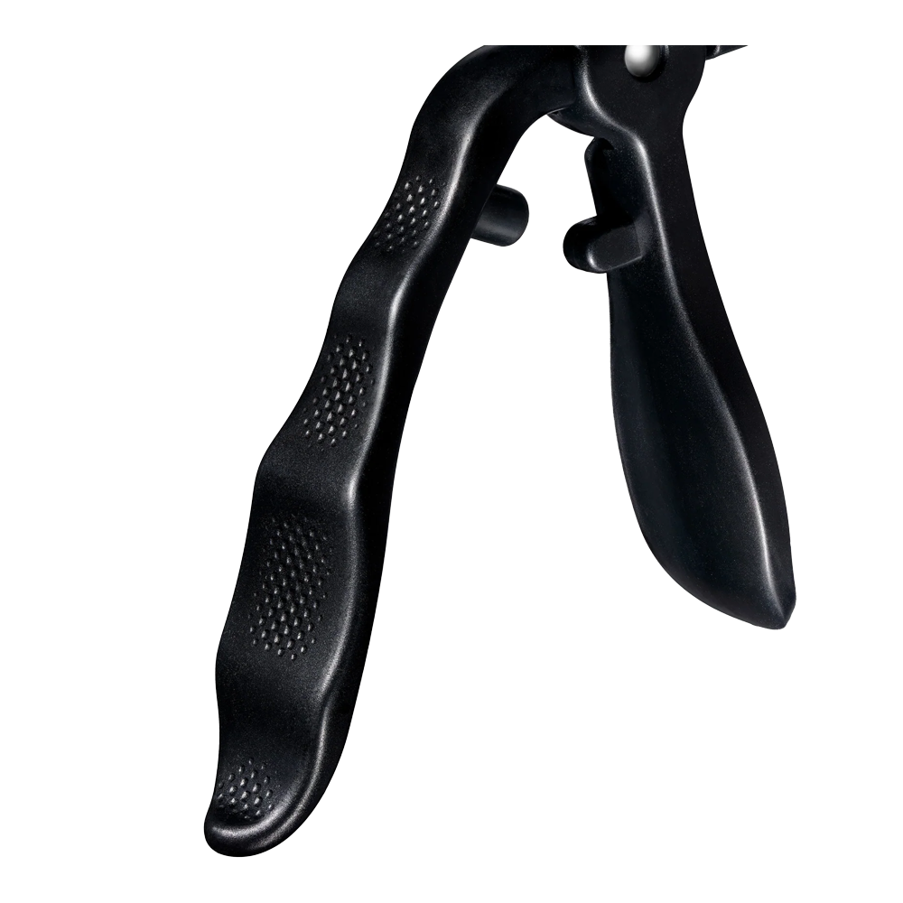 Close-up of Revlon Comfort + Control Lash Curler ergonomic handle, no-loop design, textured non-slip grip, comfortable control
