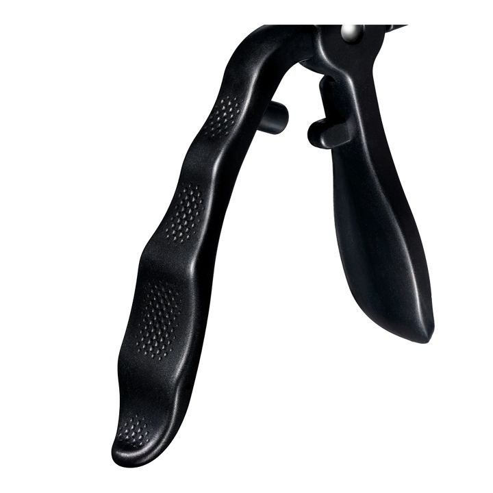 Close-up of Revlon Comfort + Control Lash Curler ergonomic handle, no-loop design, textured non-slip grip, comfortable control
