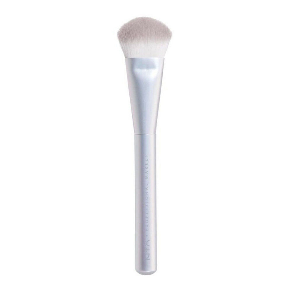 NYX Holographic Halo Sculpting Highlighting Brush HHSB05 – angled vegan makeup brush for contour and glow